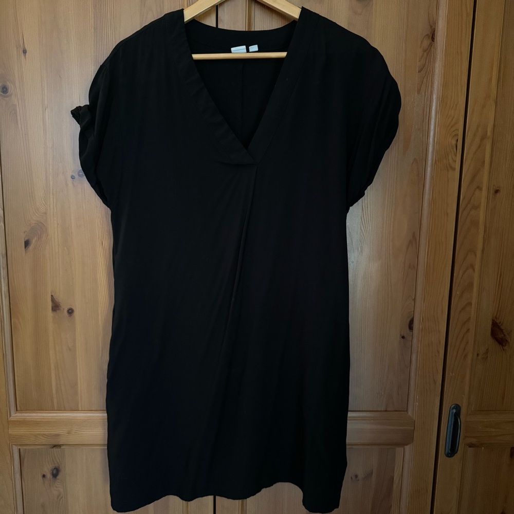 GAP Black Split Neck Dress 100%Rayon/Viscose  Pockets Size L